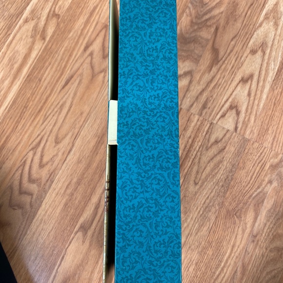 1994 Victorian Elegance Barbie - Picture 6 of 8